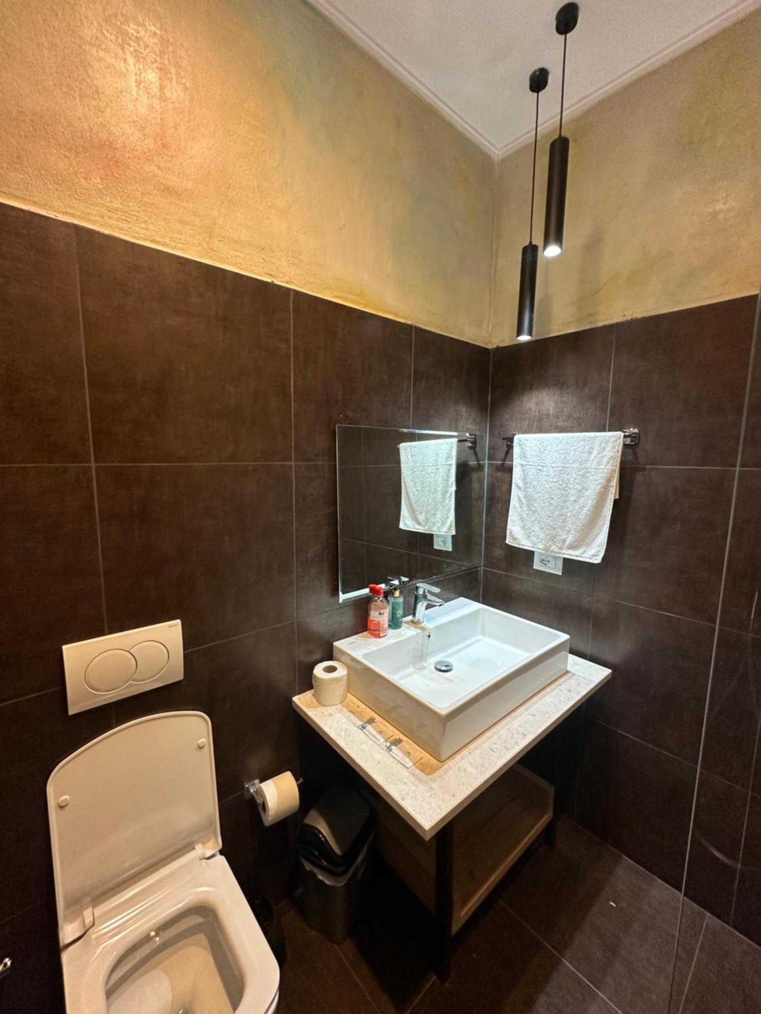 Central Comfort Suites Тирана Экстерьер фото