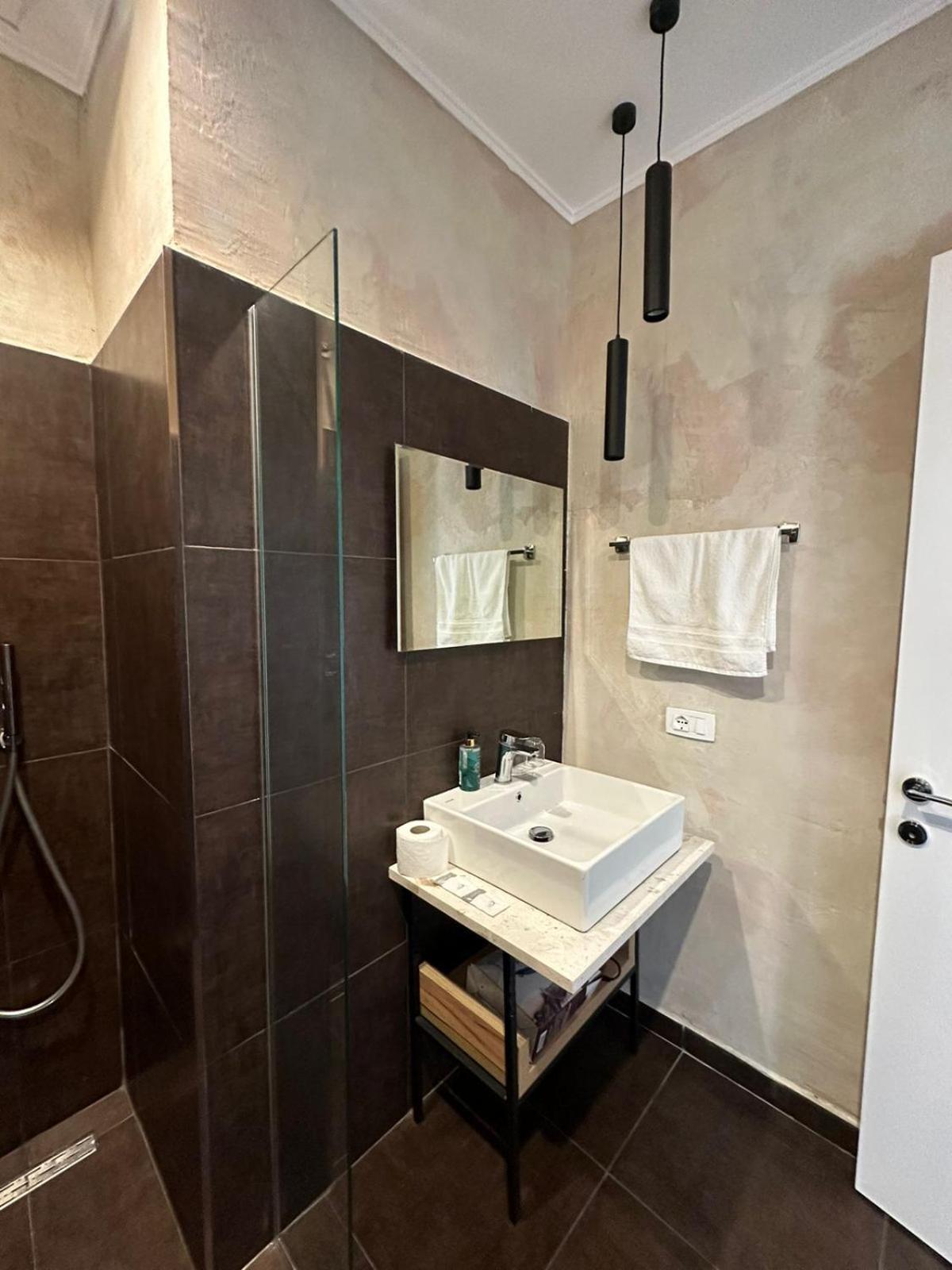 Central Comfort Suites Тирана Экстерьер фото