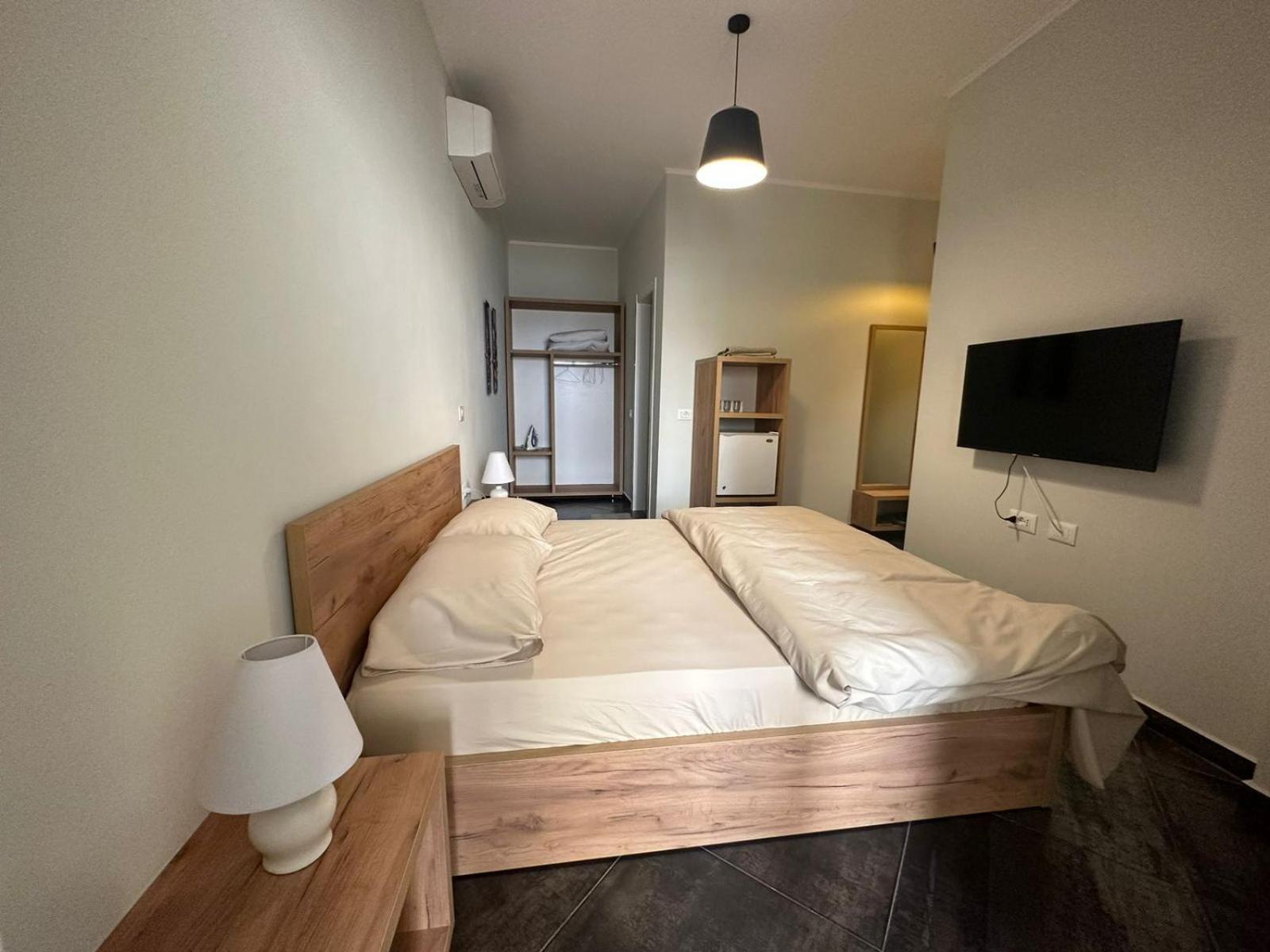 Central Comfort Suites Тирана Экстерьер фото